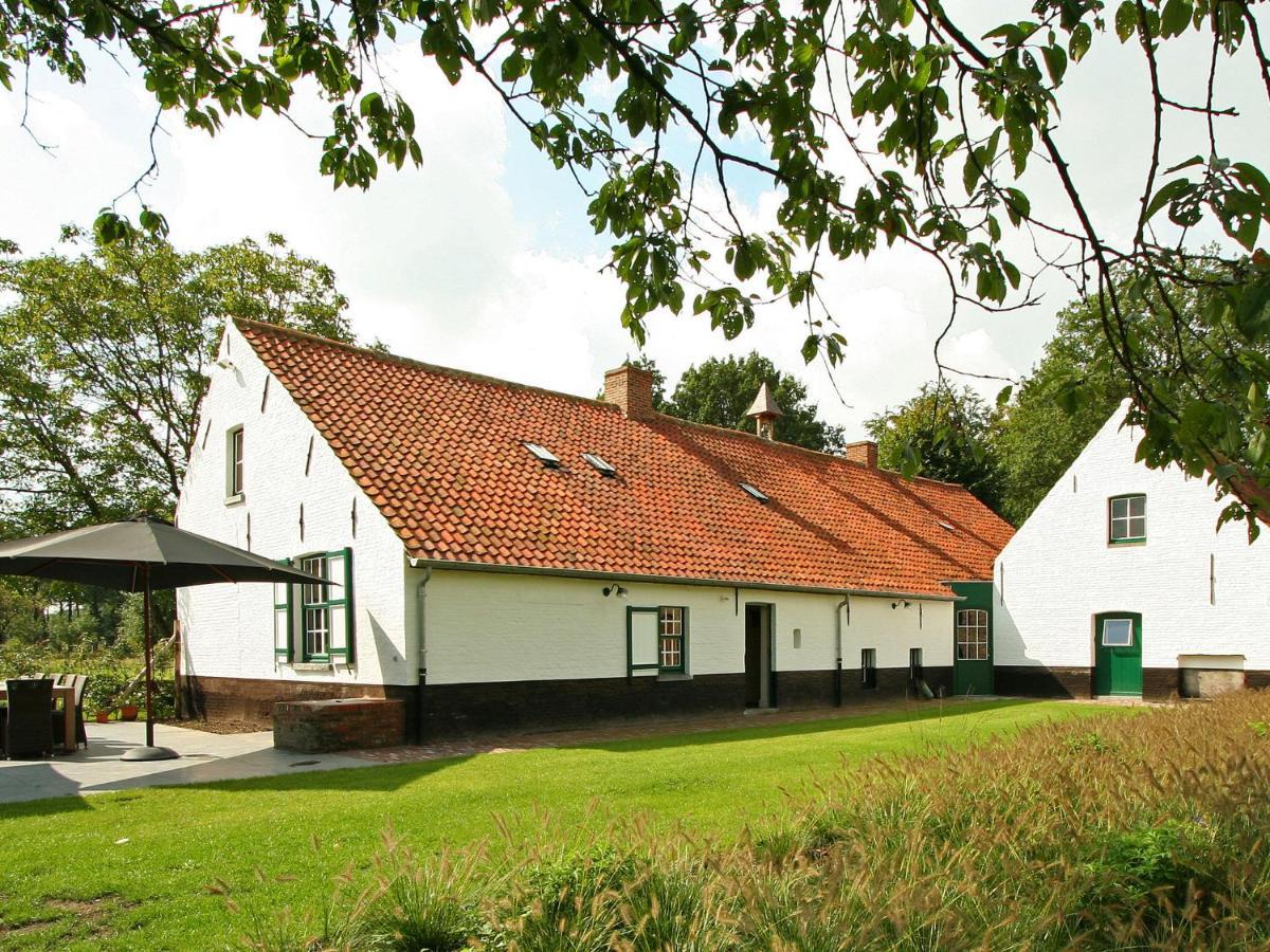 Beautiful Farmhouse In Beernem With Big Garden Exterior foto